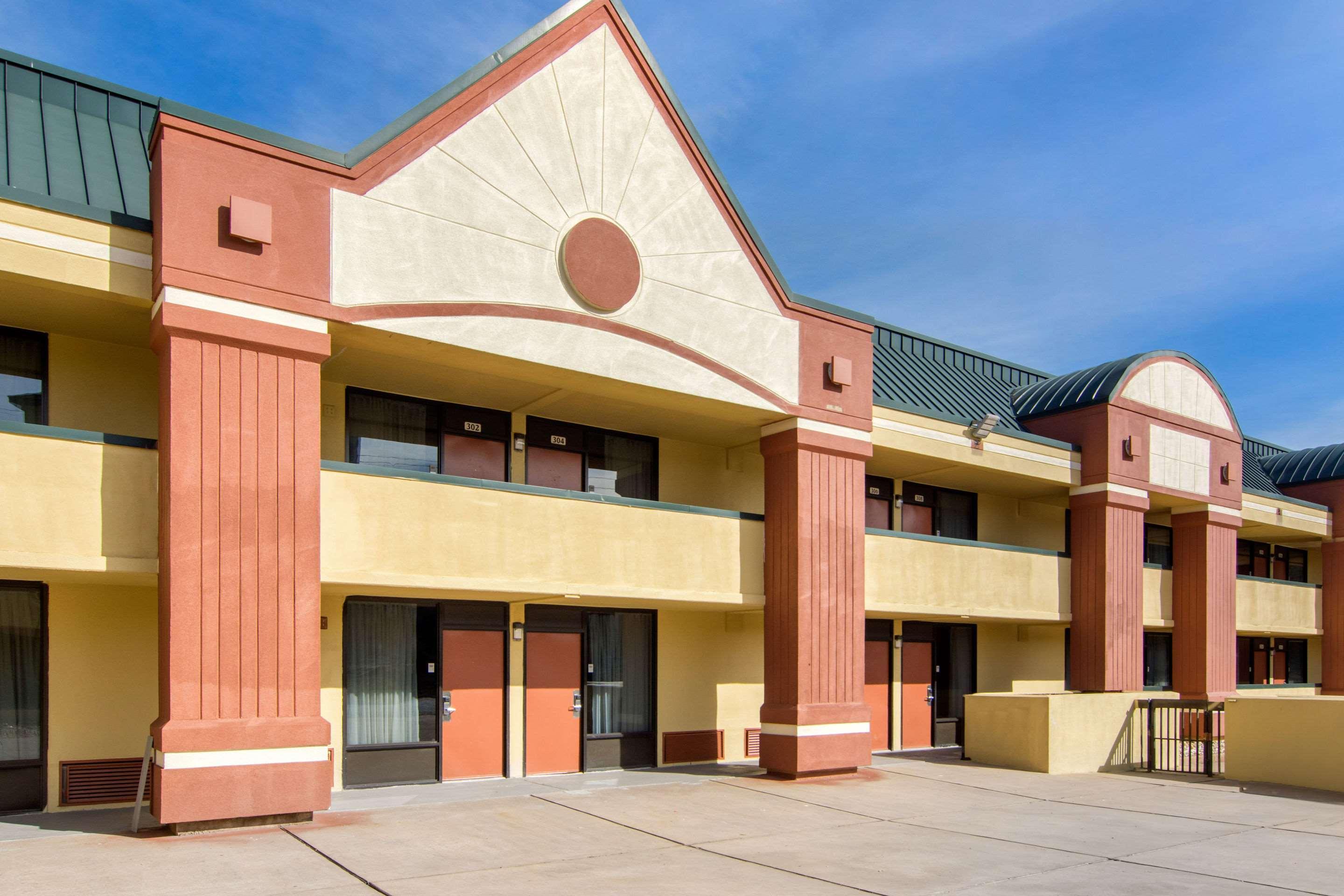 Suburban Studios Macon Exterior foto